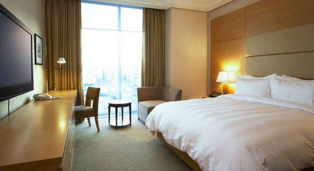 Hotel Ramada Plaza By Wyndham Gwangju Gwangju Metropolitan City Exterior foto